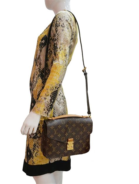 louis vuitton pochette metis handbag with monogram canvas|louis vuitton pochette metis turtledove.